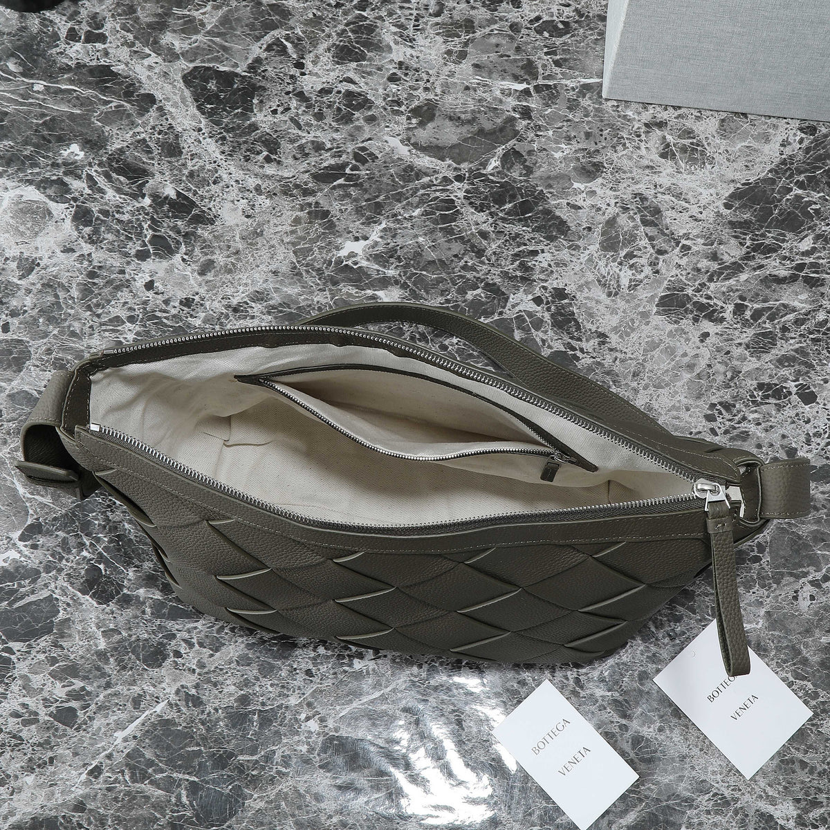 BV 25S DIAGO HOBO 39 IN VERY DEEP OLIVE GRAIN COWHIDE
