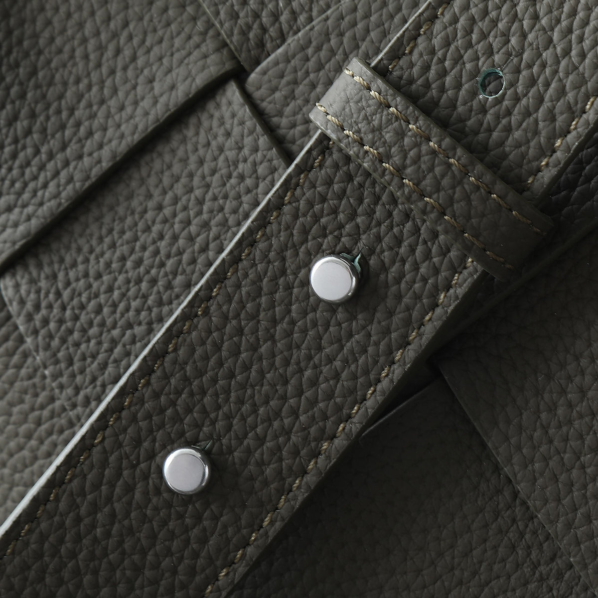 BV 25S DIAGO HOBO 39 IN VERY DEEP OLIVE GRAIN COWHIDE