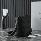 BV 25S DIAGO HOBO 39 IN BLACK GRAIN COWHIDE