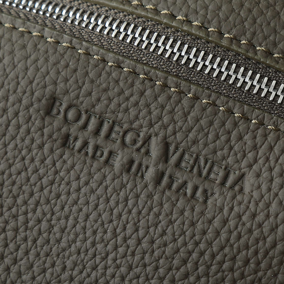 BV 25S DIAGO SHOULDER BAG 25.5 IN VERY DEEP OLIVE GRAIN COWHIDE