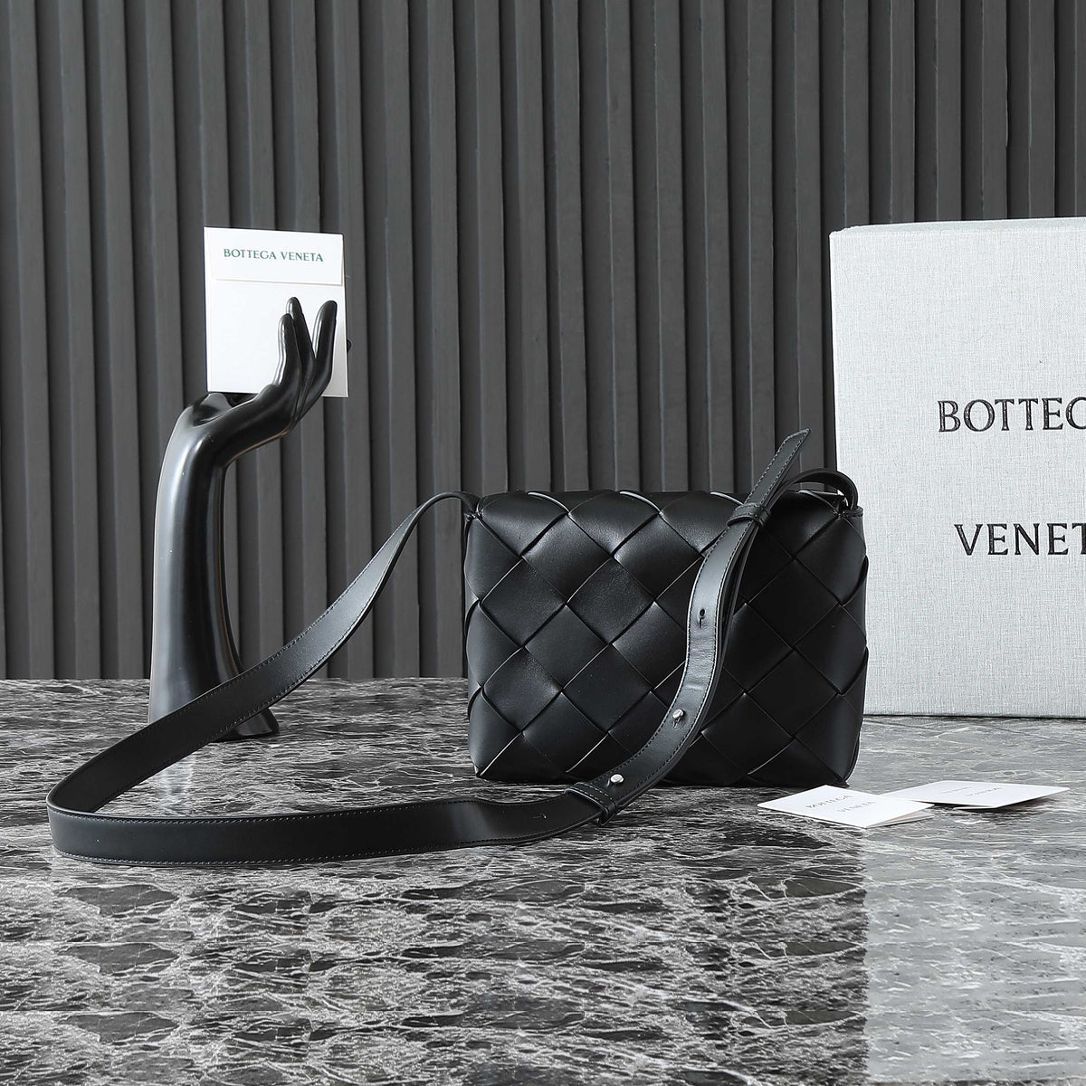 BV 25S DIAGO SHOULDER BAG 25.5 IN BLACK COWHIDE