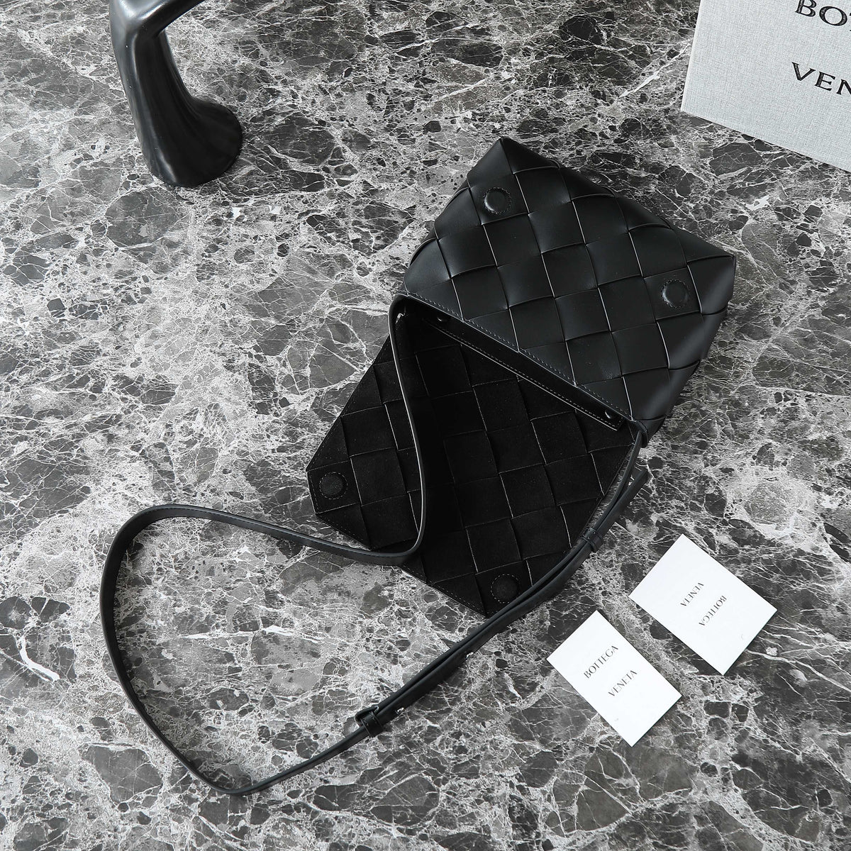 BV 25S DIAGO SHOULDER BAG 25.5 IN BLACK COWHIDE