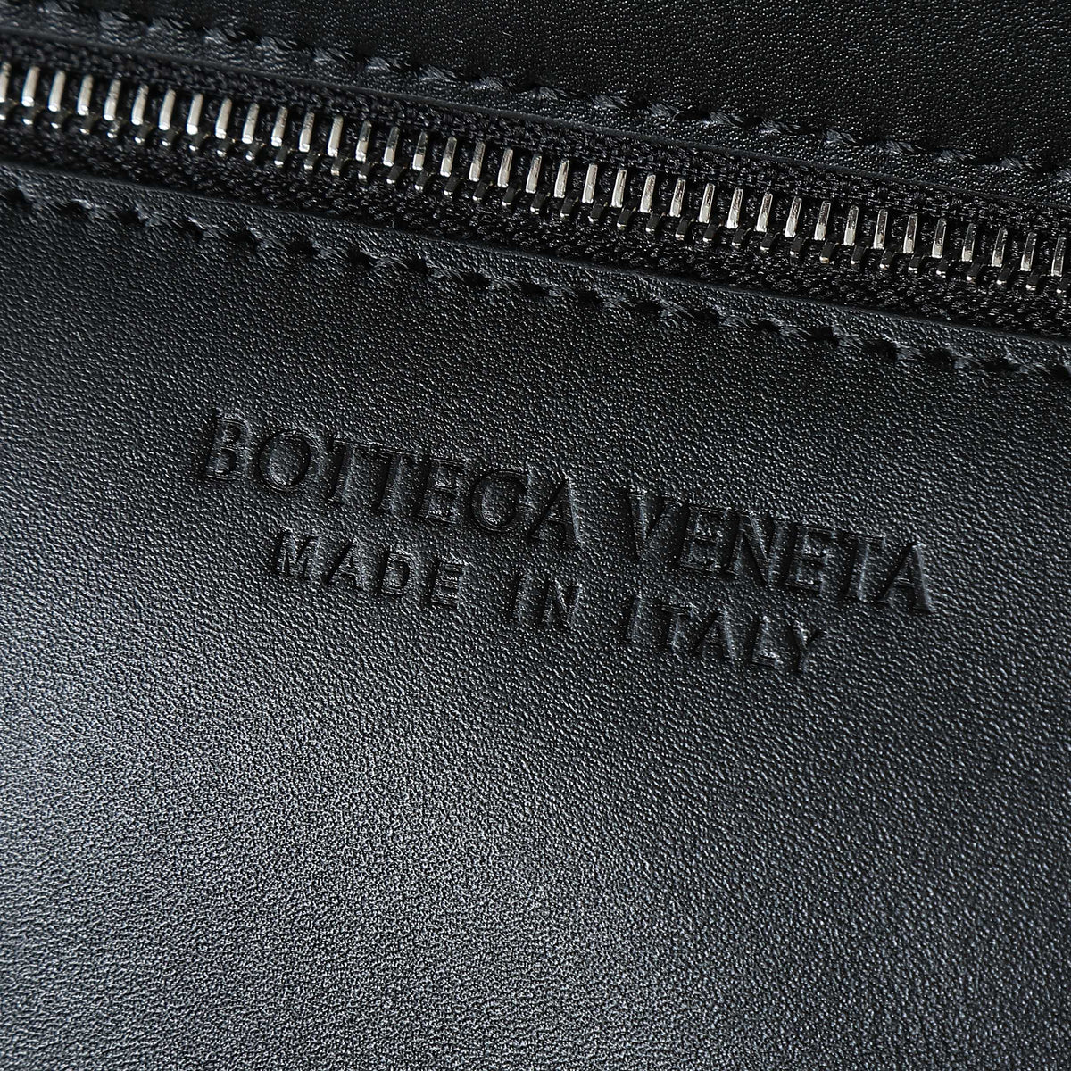 BV 25S DIAGO SHOULDER BAG 25.5 IN BLACK COWHIDE