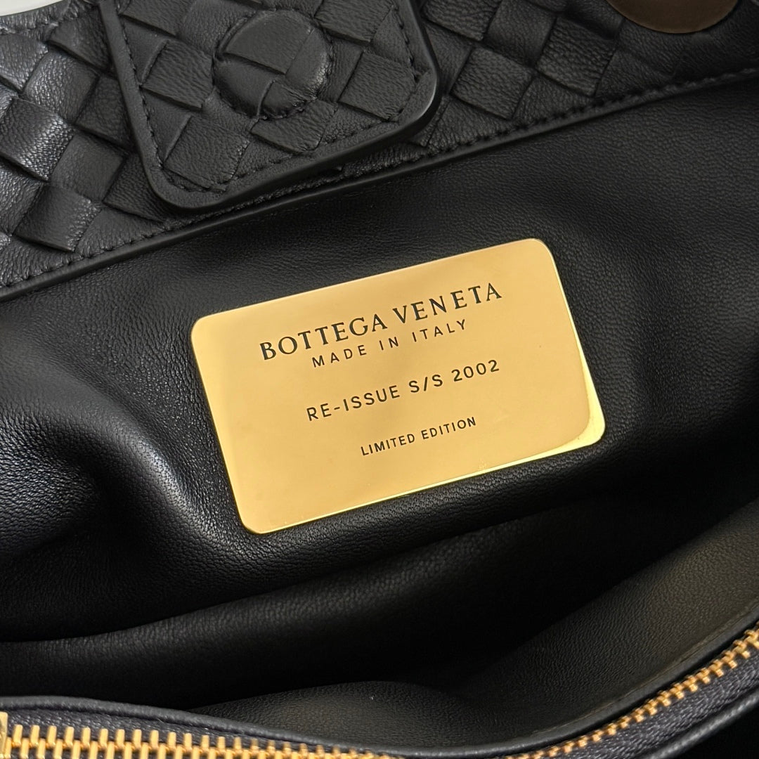 BV Basket Handbag 31cm Black Intrecciato Leather