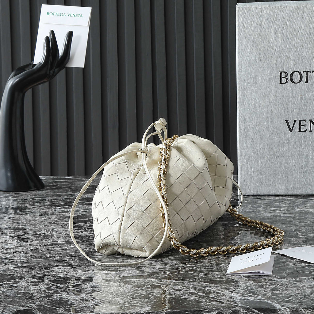 BV Dustbag Notte 33cm With Chain White Calfskin HW