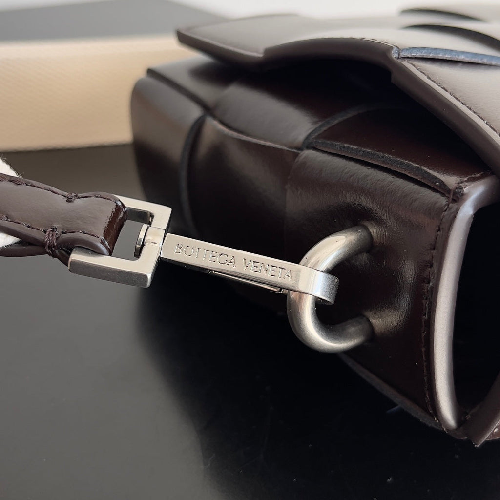 BV Two-In-One Cassette Bag 26cm Brown Leather