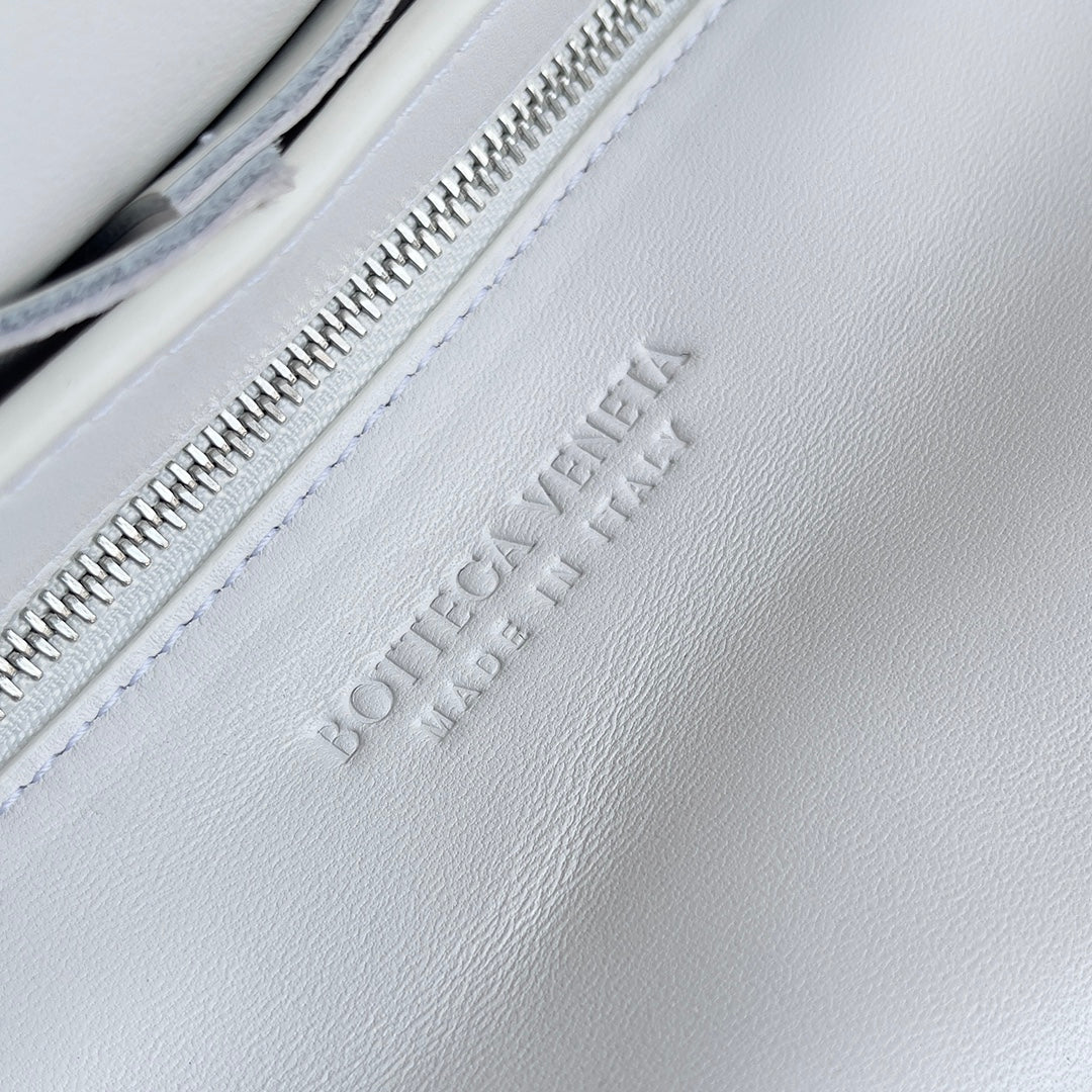 BV Two-In-One Cassette Bag 26cm White Leather