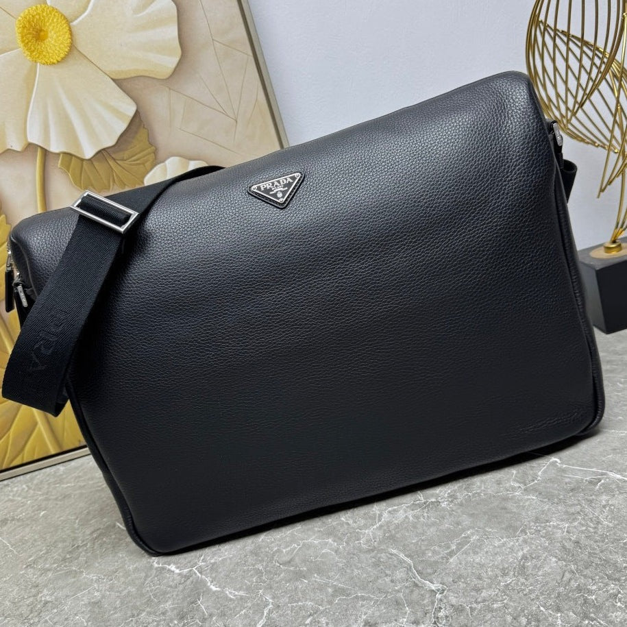 Prada 2026 Vitello Daino Messenger Bag Black Grained Calfskin