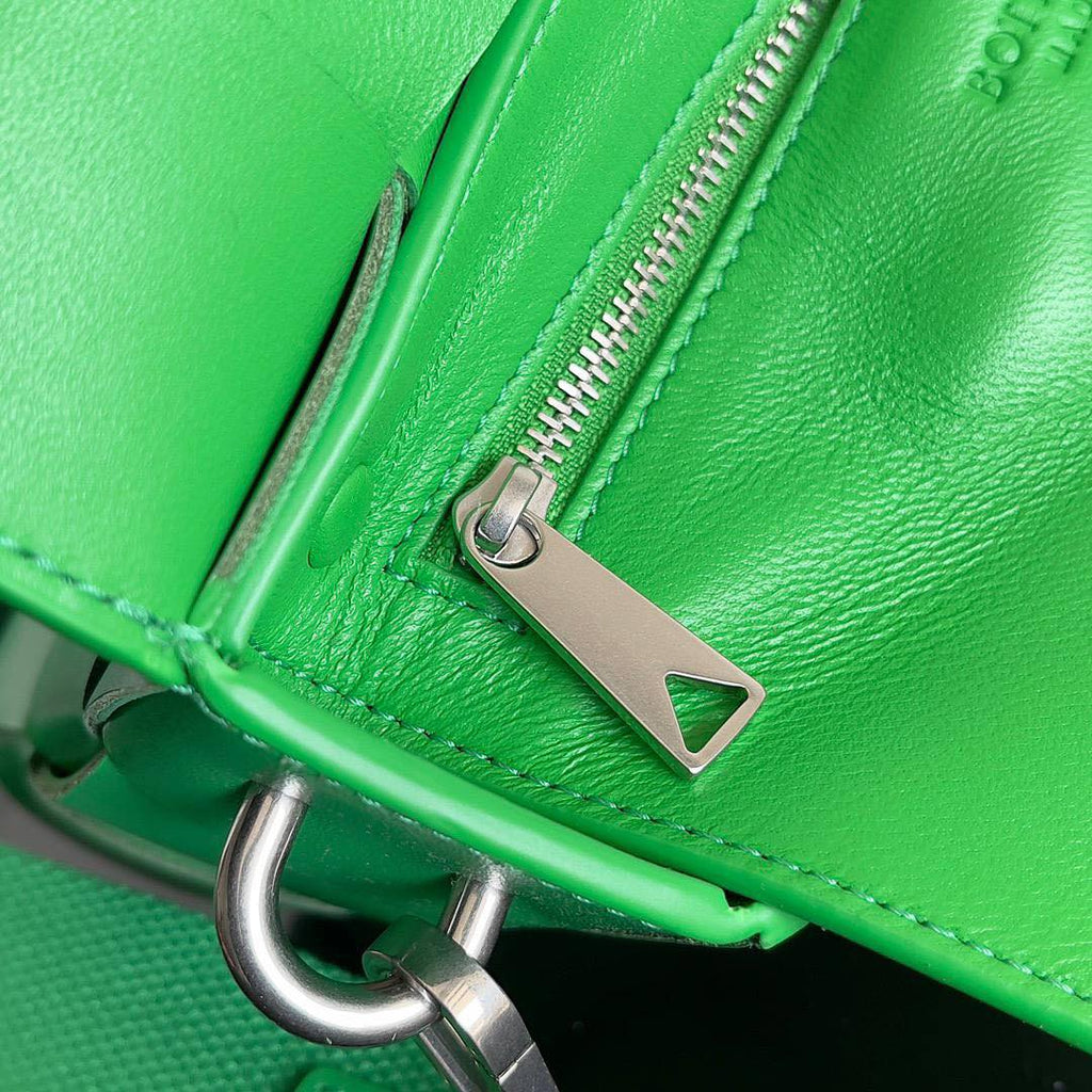 BV Two-In-One Cassette Bag 26cm Parrot Green Leather