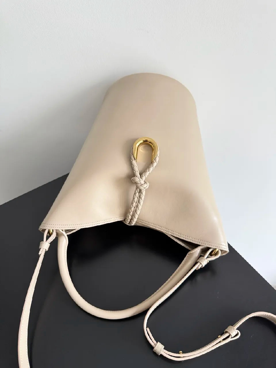 BV 25S Medium Liberta 30cm Beige Calfskin GHW