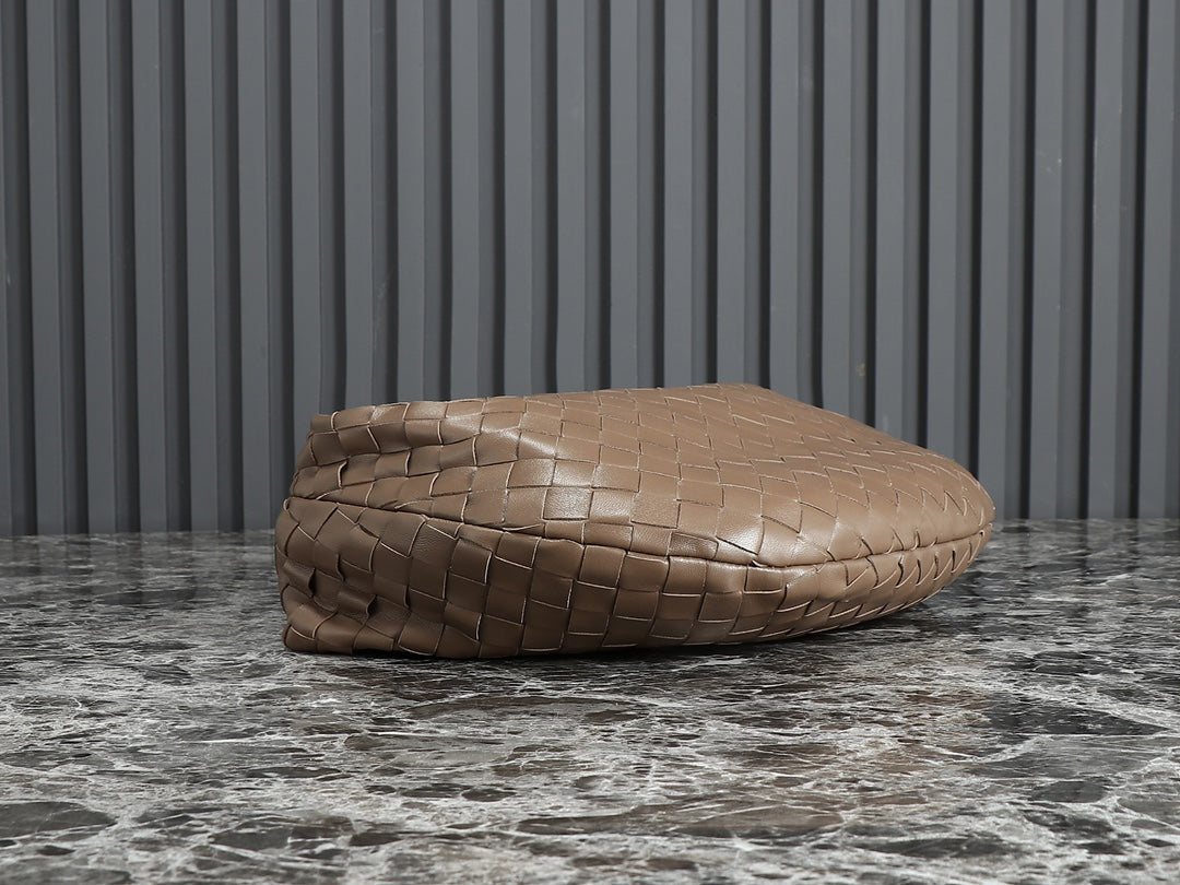 bv teen jodie 36cm chocolate lambskin