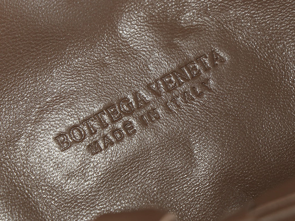 bv teen jodie 36cm chocolate lambskin