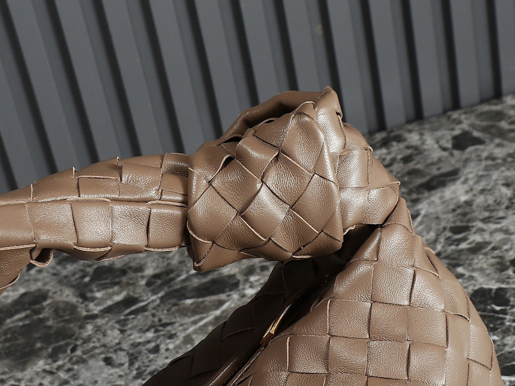 bv teen jodie 36cm chocolate lambskin