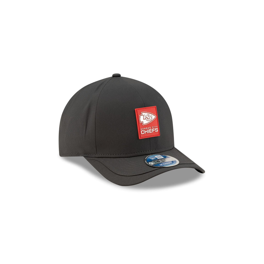 Kansas City Chiefs 2025 Sideline Cold Weather Steel Clouds Kids 9FORTY M-Crown Snapback Hat