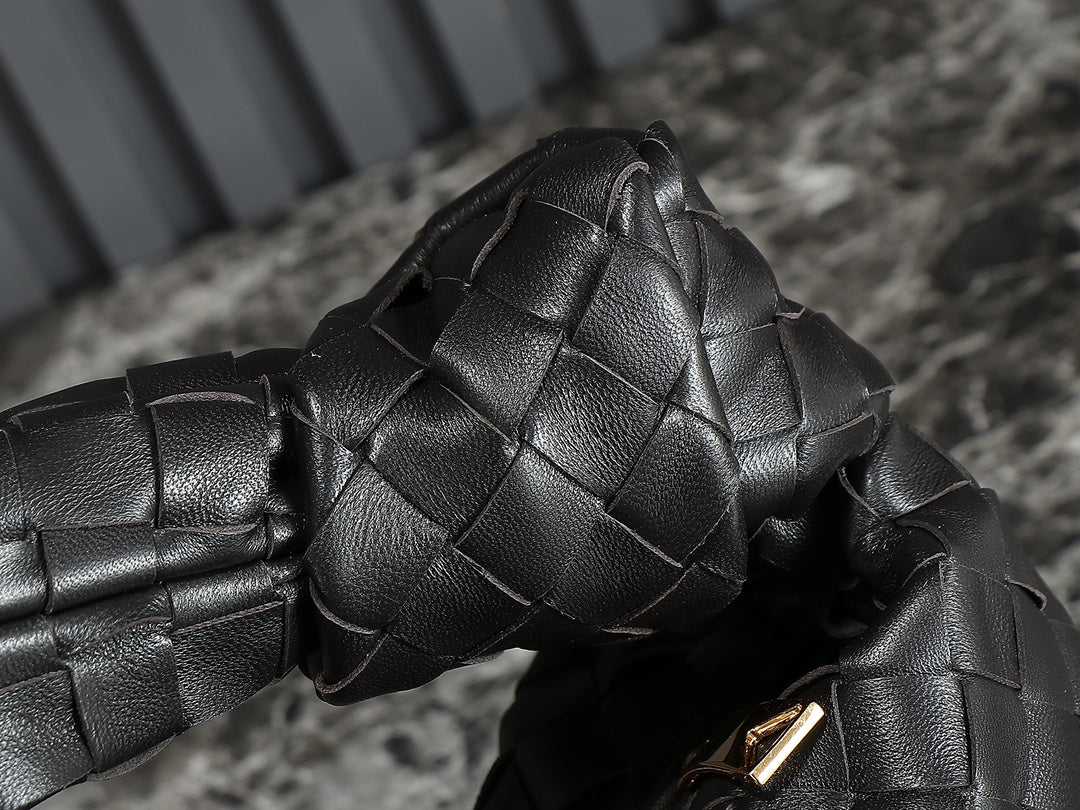 bv teen jodie 36cm black lambskin