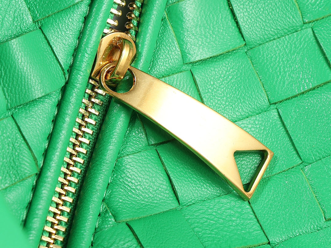 bv teen jodie 36cm green lambskin