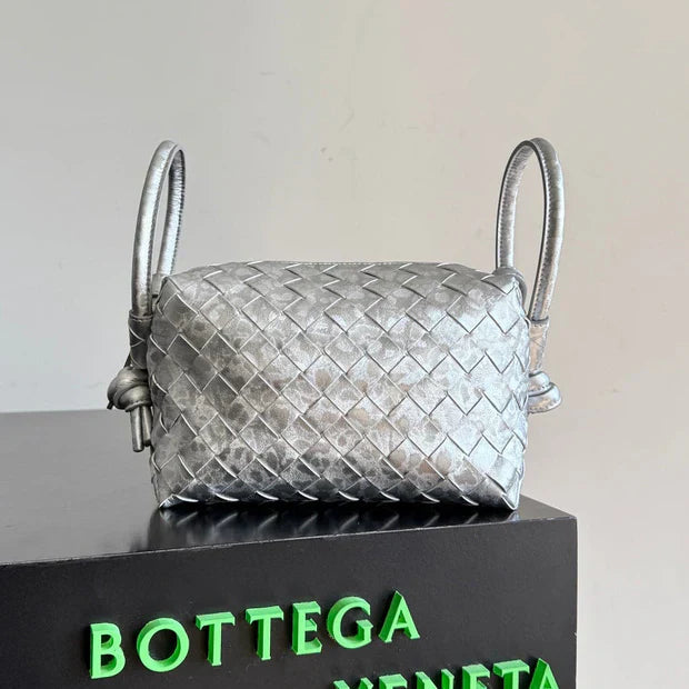 Bottega Veneta 2026 Loop Bag 21cm Silver Intrecciato Woven Leather 137119