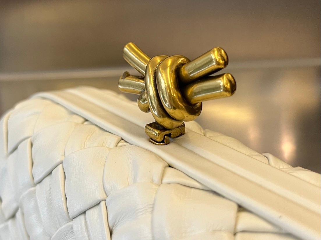 KNOT 19 IN WHITE LAMBSKIN