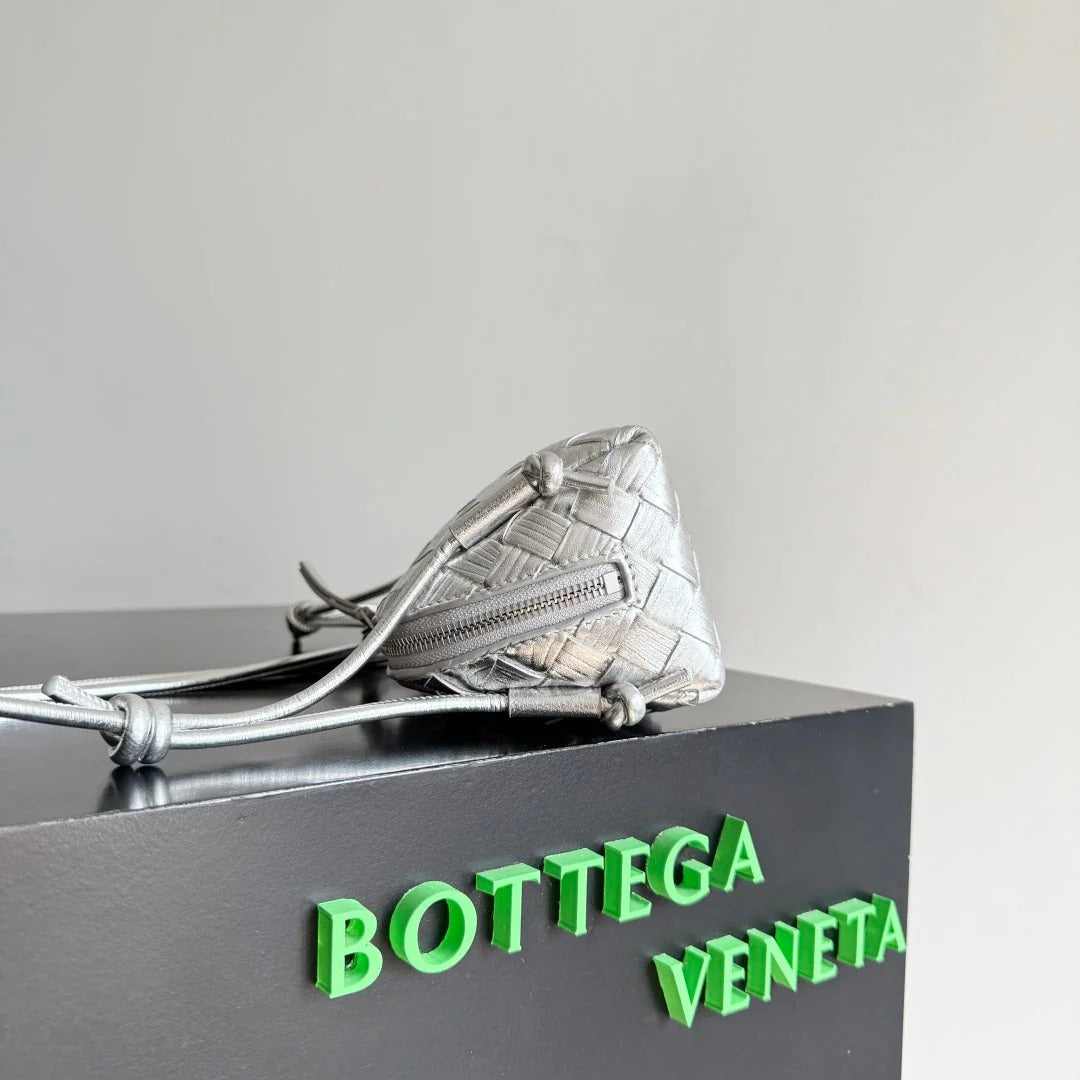 Bottega Veneta 2026 Concert Pouch Bag 18.5 Silver Intrecciato Leather 137078