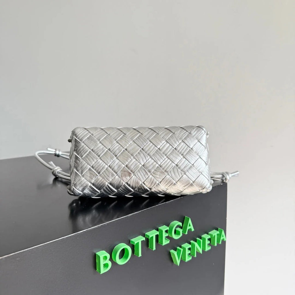 Bottega Veneta 2026 Concert Pouch Bag 18.5 Silver Intrecciato Leather 137078