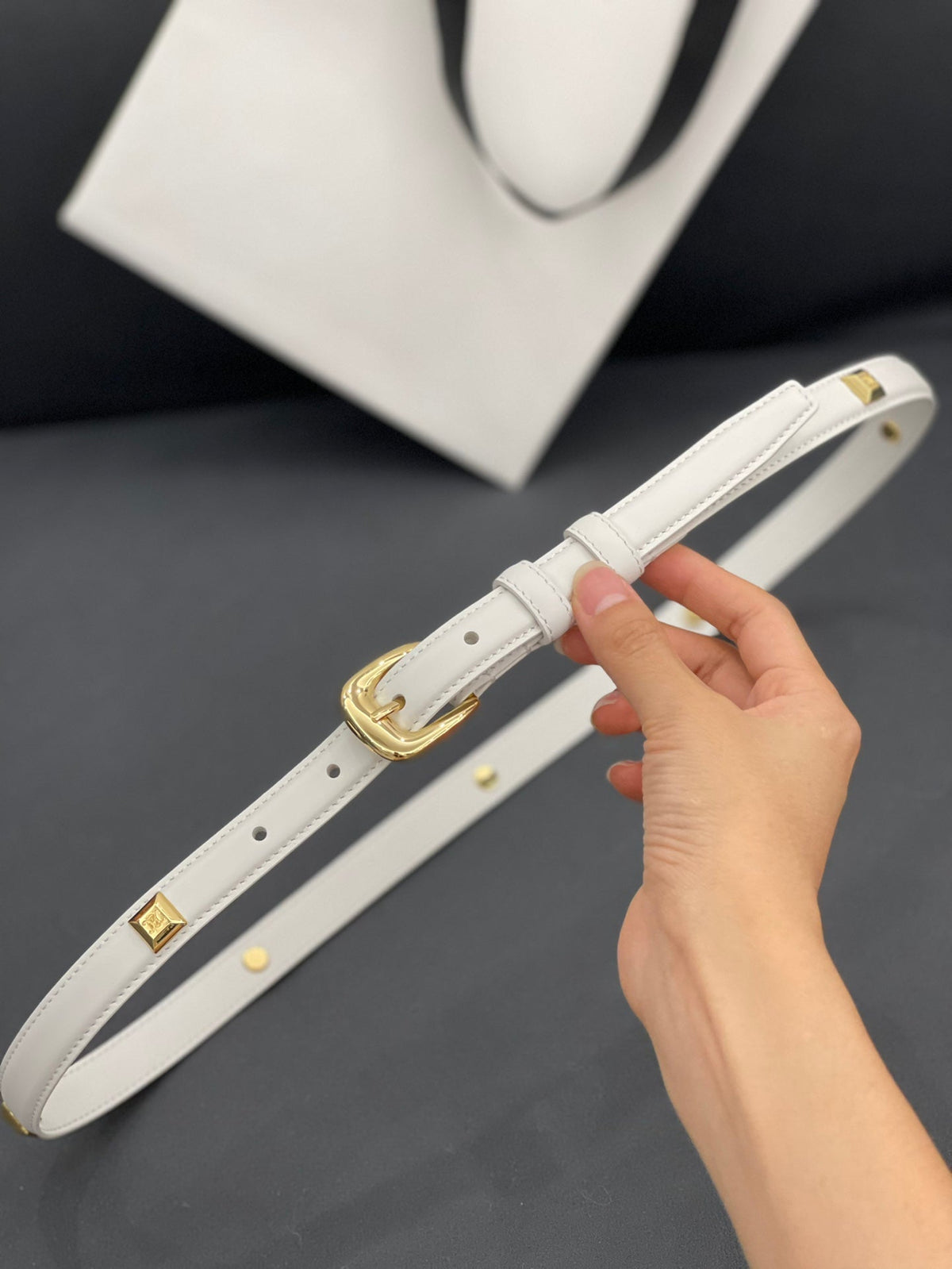 CL SMALL 18 MM TRIOMPHE BELT IN TAURILLON WHITE LEATHER GOLD HARDWARE
