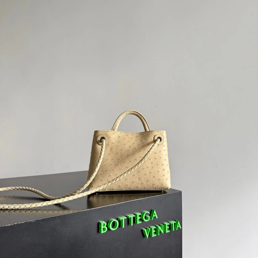 Bottega Veneta 2026 Andiamo Bag 20.5cm Light Butterscotch Ostrich Leather 137038