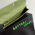 Bottega Veneta 2026 Andiamo Clutch 31cm Green Ostrich Leather 136974