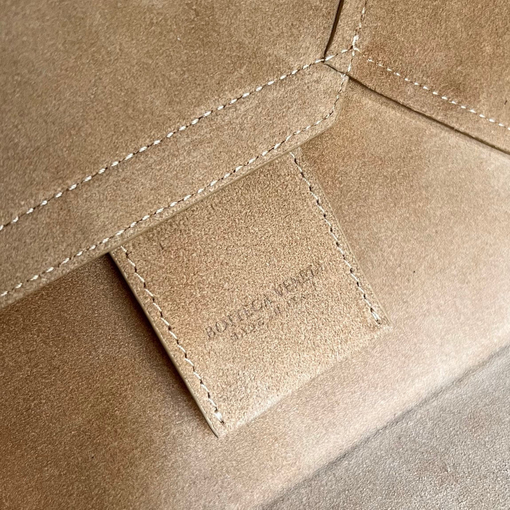 MEDIUM 32 BROWN BAG KRAFT CALFSKIN