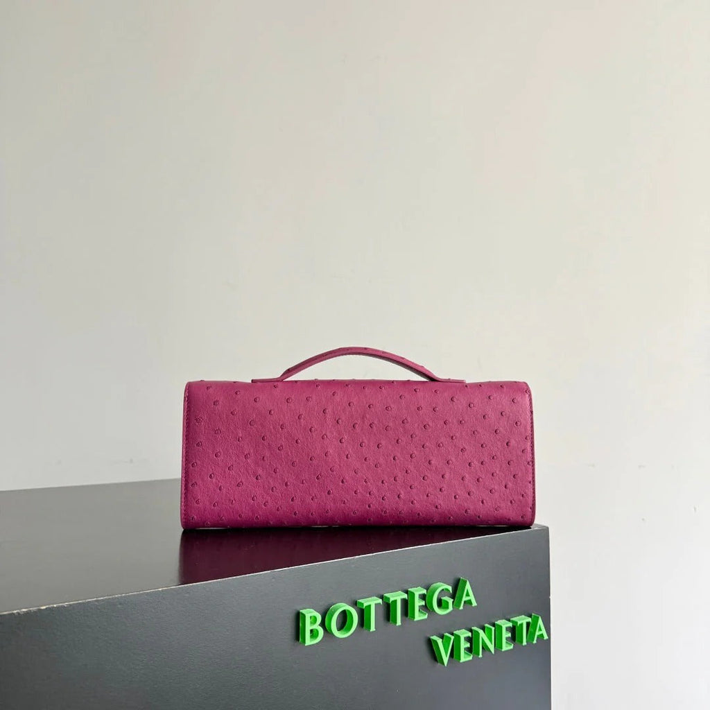Bottega Veneta 2026 Andiamo Clutch 31cm Pink Ostrich Leather 136965