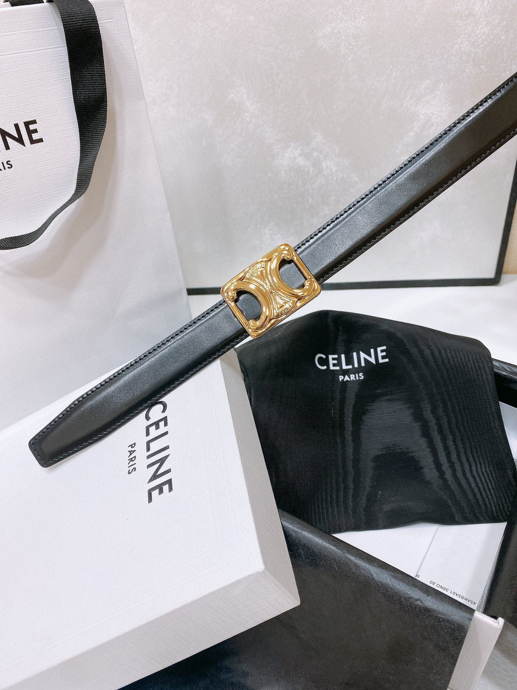 CL MEDIUM 25 MM TRIOMPHE BELT IN TAURILLON AND BLACK CALFSKIN GOLD HARDWARE