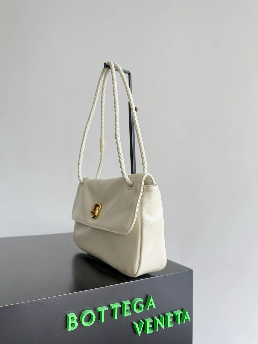 Bottega Veneta 2026 Madison Bag White Lambskin 129930