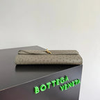 Bottega Veneta 2026 Andiamo Clutch 31cm Etoupe Ostrich Leather 136969