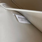 BANG BANG 22 VANITY CASE IN WHITE CALFSKIN