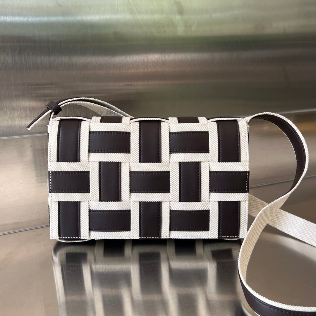 MINI CASSETTE 23 IN BLACK WHITE CALFSKIN