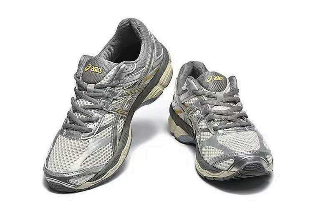 ASICS Gel-Cumulus 16 Cream/Clay Grey