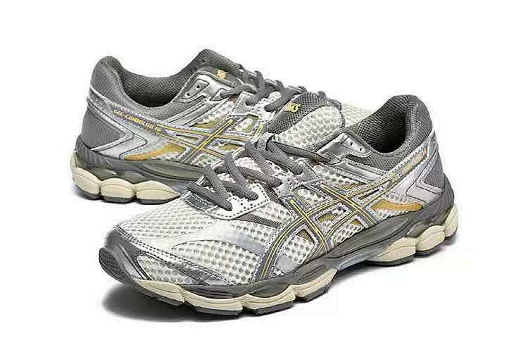 ASICS Gel-Cumulus 16 Cream/Clay Grey