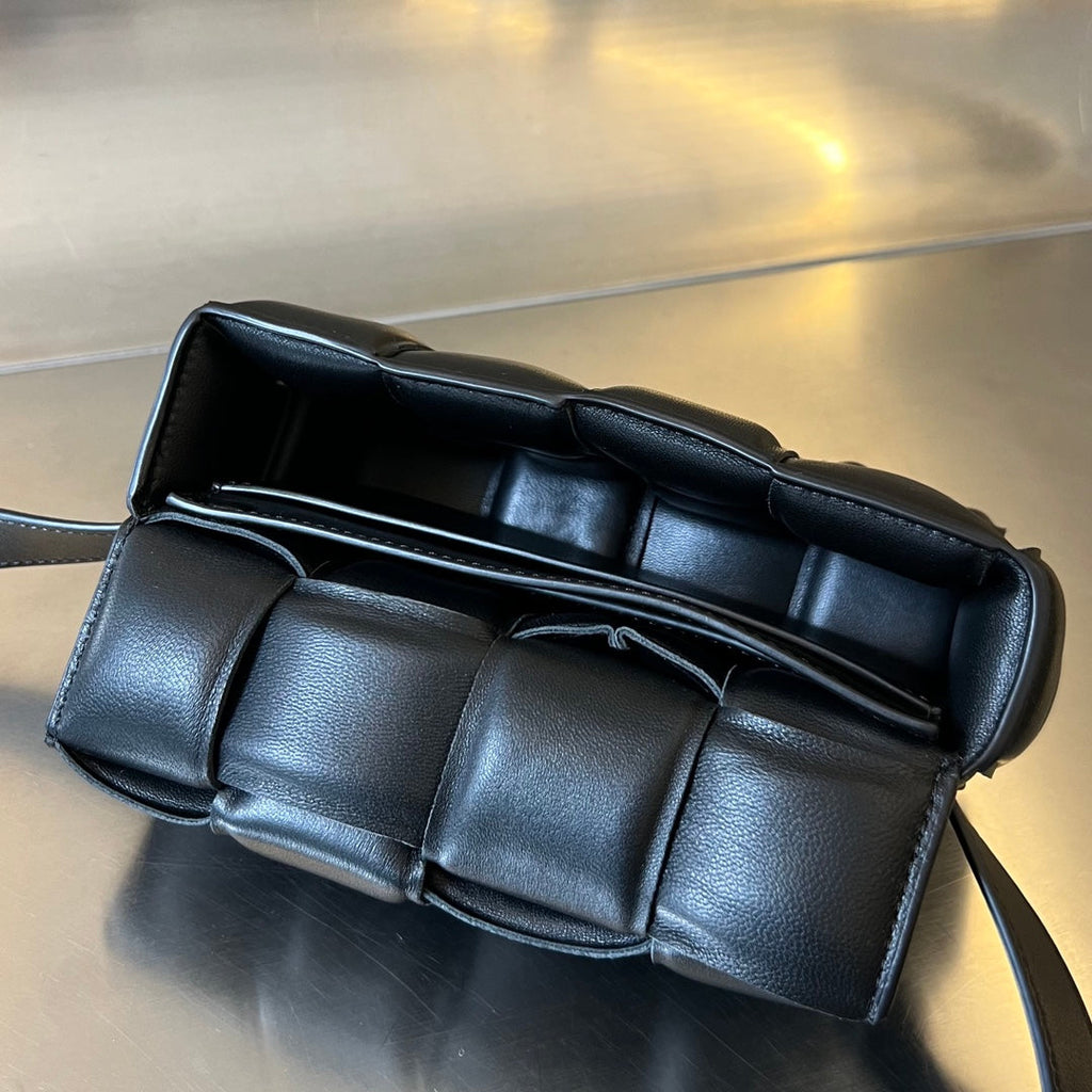 MINI CASSETTE 18 IN BLACK LAMBSKIN