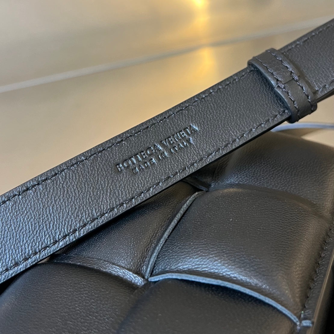MINI CASSETTE 18 IN BLACK LAMBSKIN