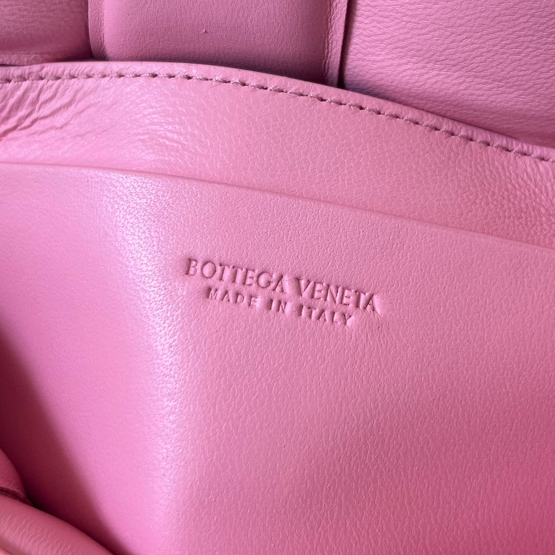 MINI CASSETTE 18 IN LIGHT PINK LAMBSKIN