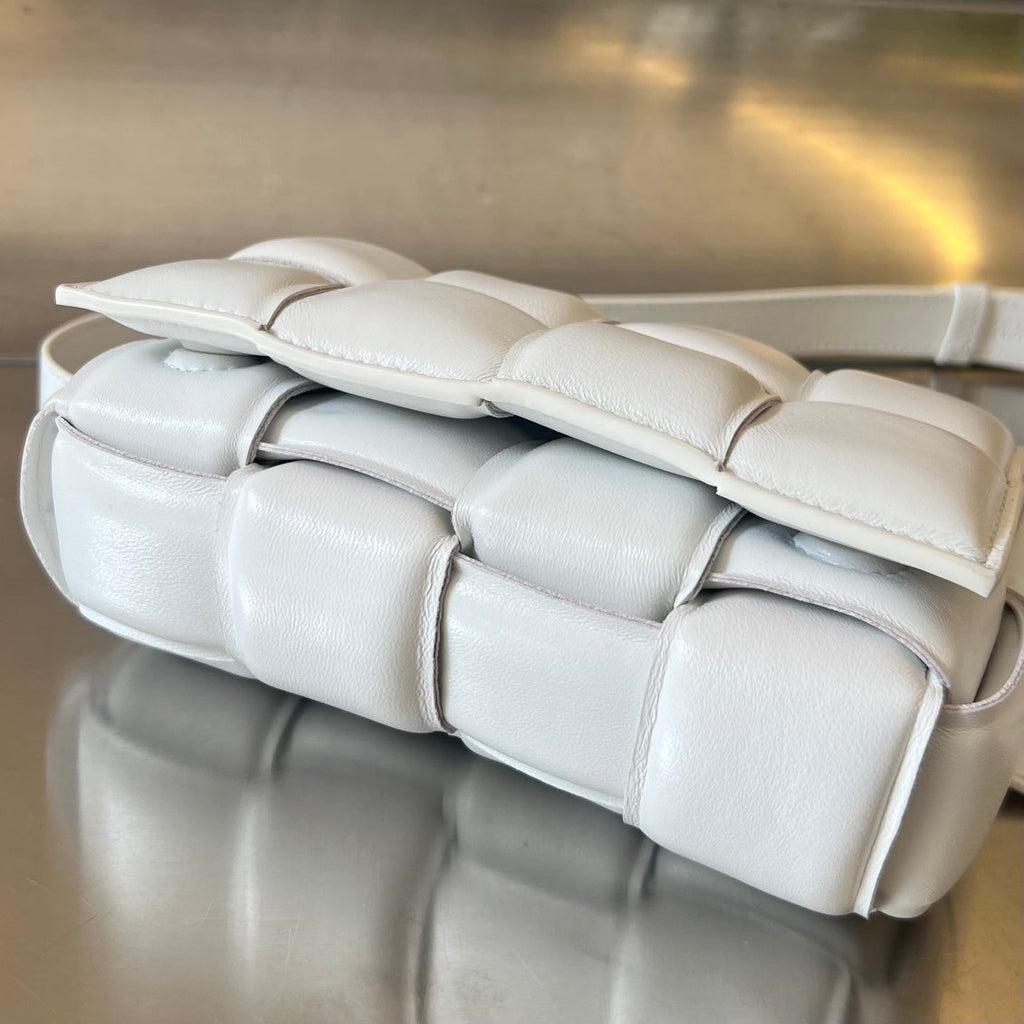 MINI CASSETTE 18 IN WHITE LAMBSKIN