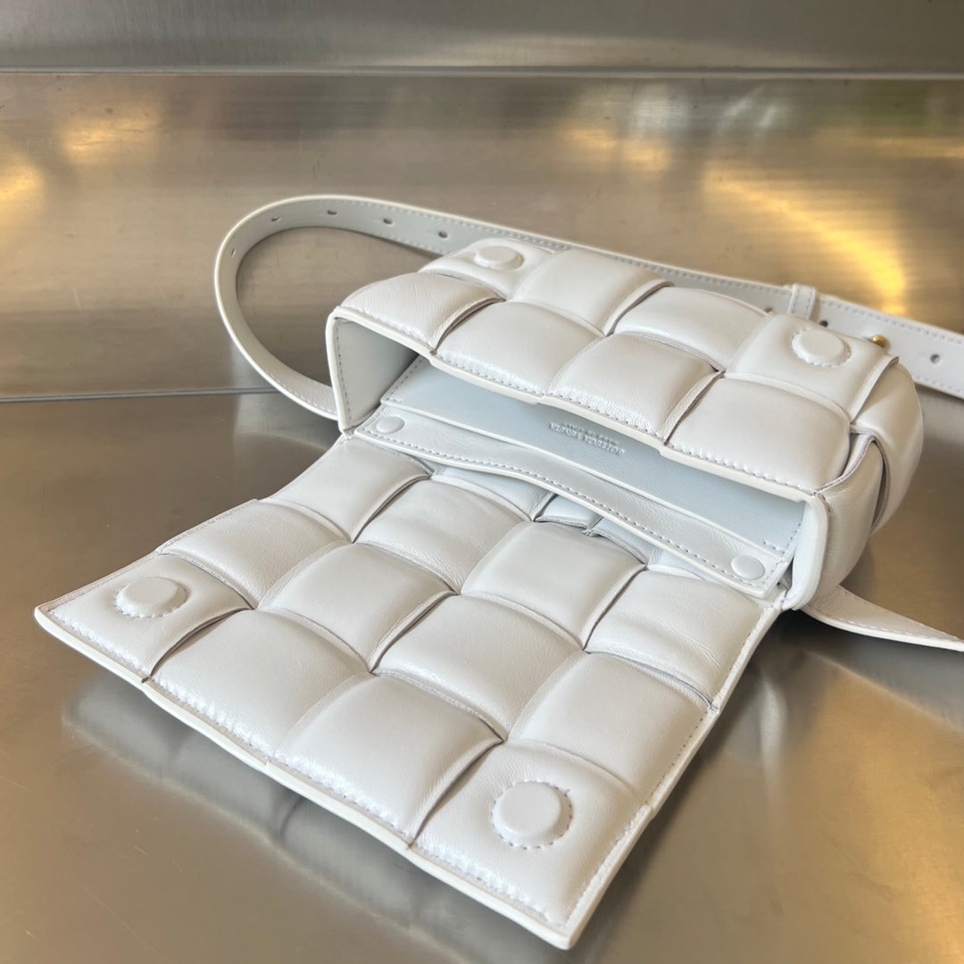 MINI CASSETTE 18 IN WHITE LAMBSKIN