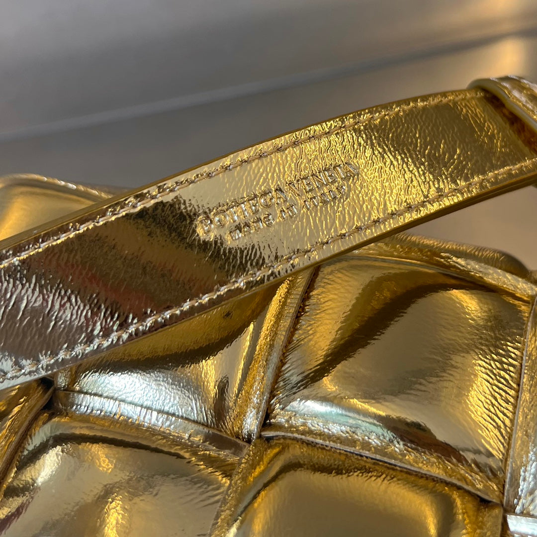 MINI CASSETTE 18 IN GOLDEN LAMBSKIN