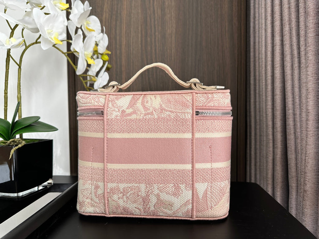 diortravel vanity 25 pink embroidery