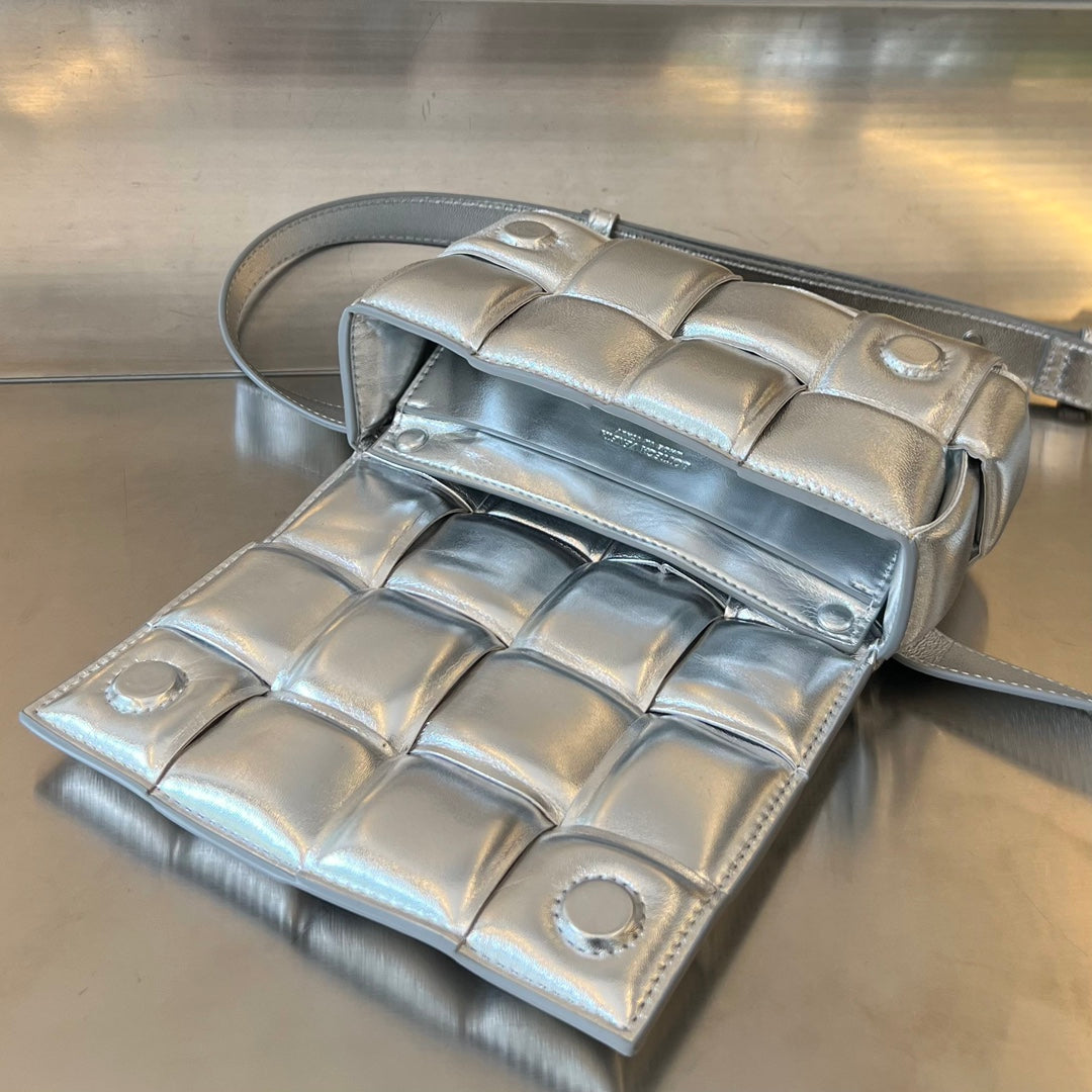 MINI CASSETTE 18 IN SILVER LAMBSKIN