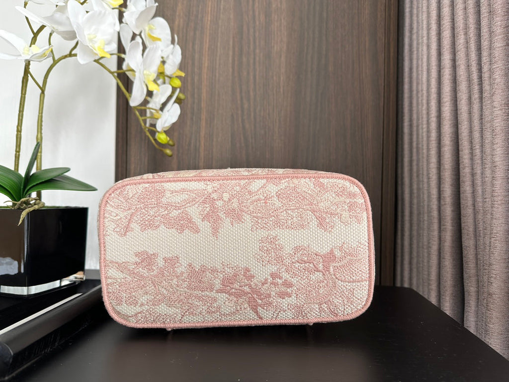 diortravel vanity 25 pink embroidery