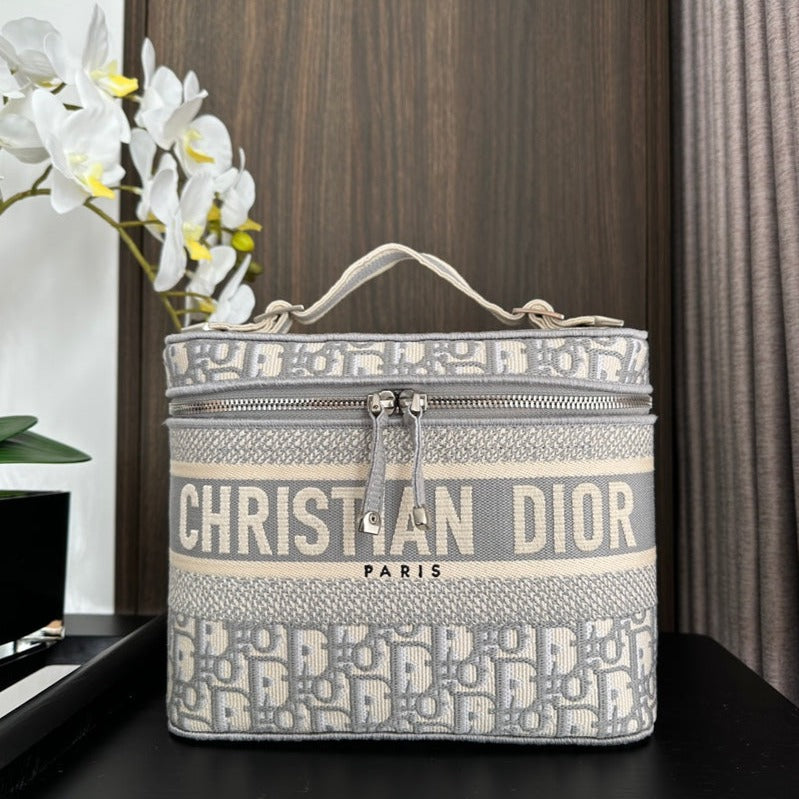 diortravel vanity 25 grey oblique embroidery