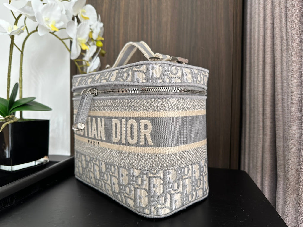 diortravel vanity 25 grey oblique embroidery