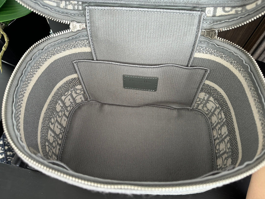 diortravel vanity 25 grey oblique embroidery