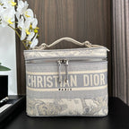 diortravel vanity 25 grey embroidery