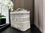 diortravel vanity 25 grey embroidery